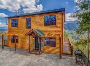 208 Pinnacle Dr W, Gatlinburg, TN 37738