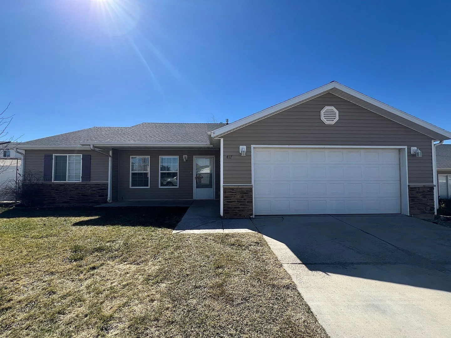 Move-In Discount 3 bed 2 bath Single Family Home in Cedar Willows — Photo 1