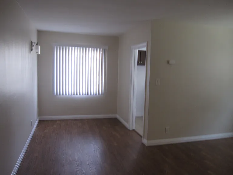 637 S Dunsmuir Ave #1 — Photo 3