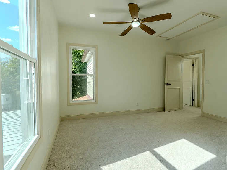 2149 Larch St — Photo 16