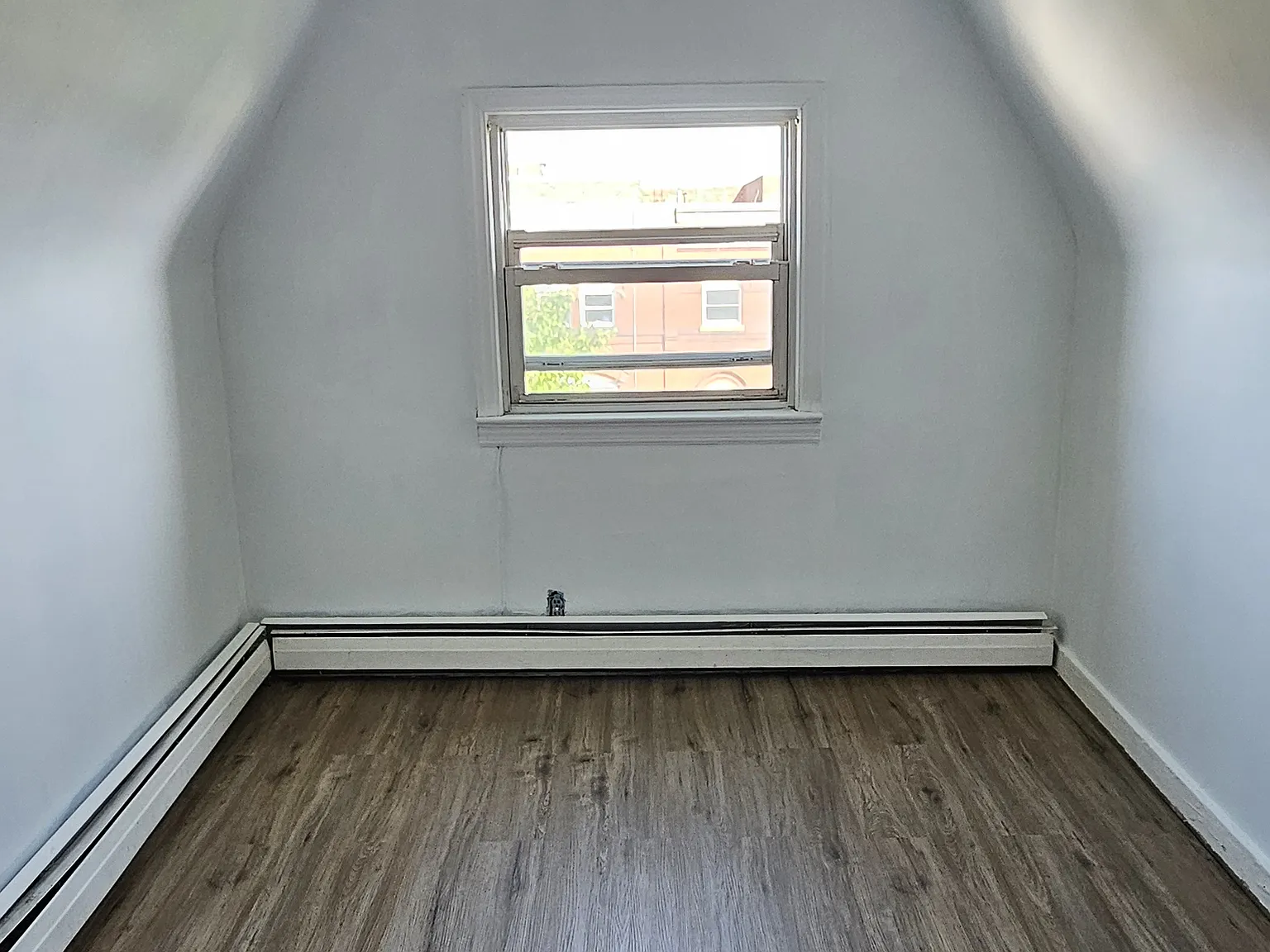 2 bed, 950 sqft, $1,400 — Photo 4