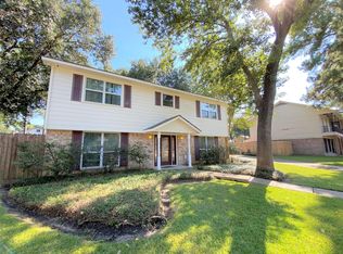 5807 Templegate Dr, Houston, TX 77066