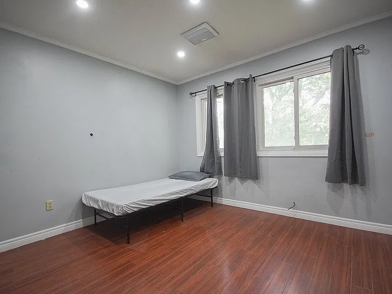 121 University Ave E #64 — Photo 9