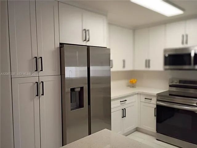 3 bed, 2.5 bath, $3,300 — Photo 2