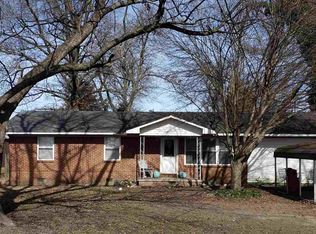 208 Degaris St, Leachville, AR 72438