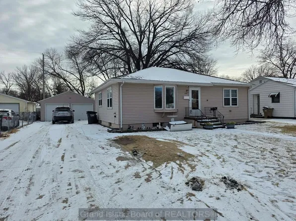109 W 18th St, Grand Island, NE 68801