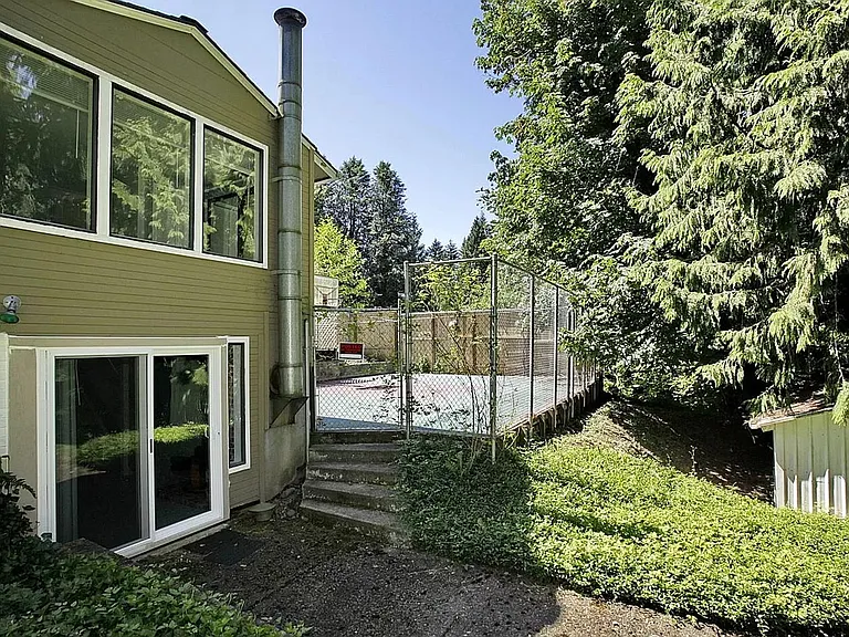 9247 SW 8th Dr — Photo 16