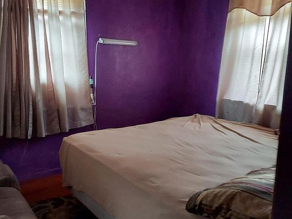 5th image of 4589 Belmont Ave
