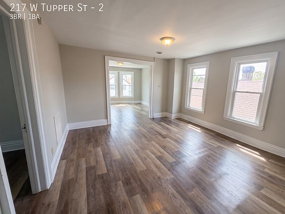5th image of 217 W Tupper St #2