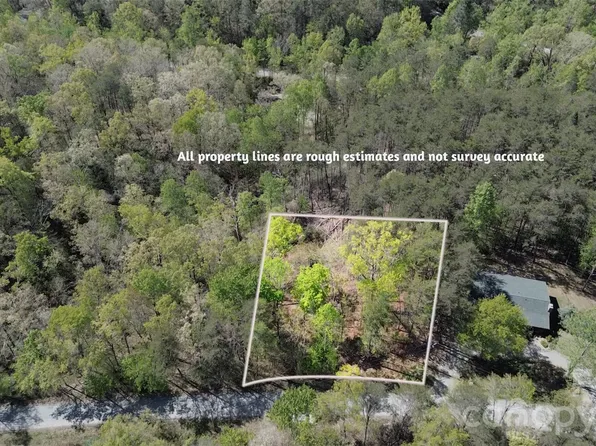 304 Sanderling Ct, Lake Lure, NC 28746