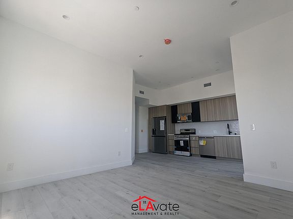 2nd image of 924 S Catalina St #506