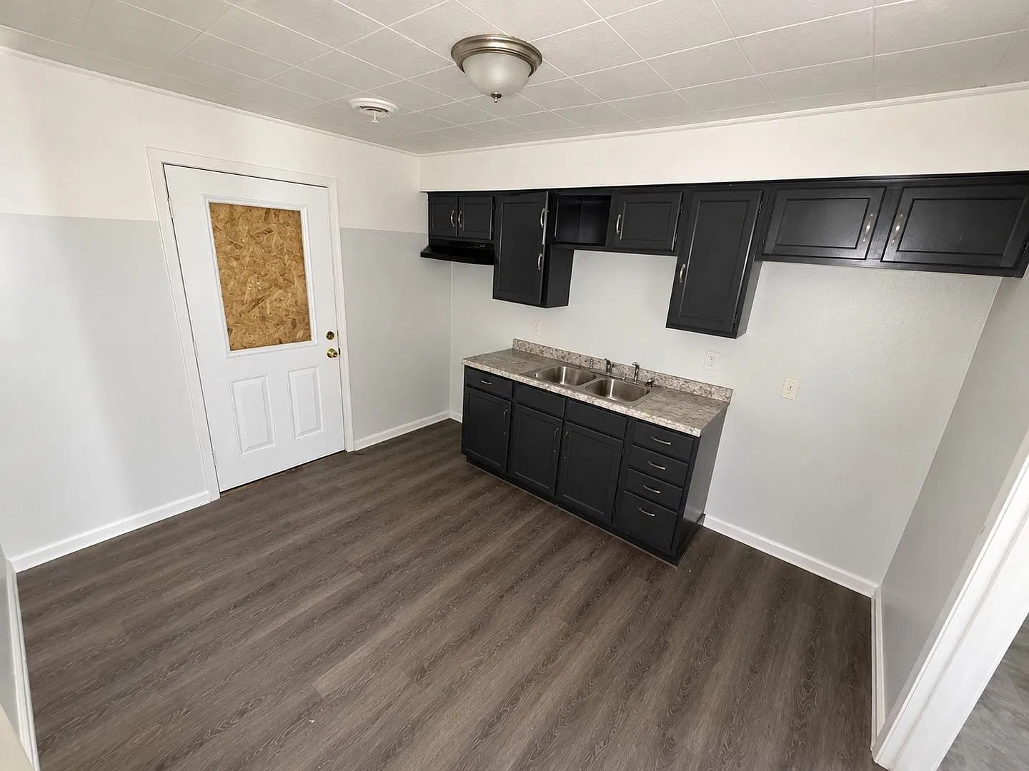 For Lease — Photo 3
