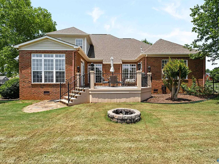103 Wickerberry Ln — Photo 32