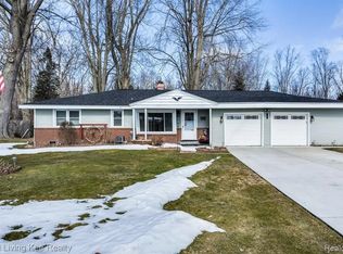 3334 Wilks Dr, Fort Gratiot, MI 48059