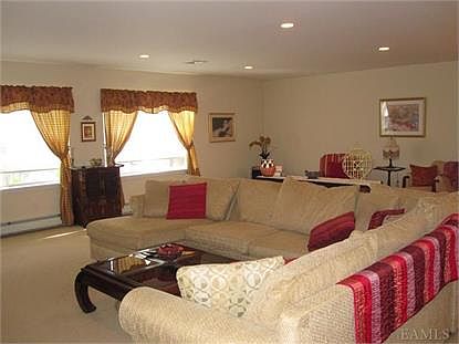 2nd image of 14 Saxon Woods Park Dr