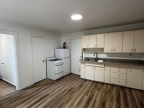 3rd image of 494 W 11th Ave #&-1121