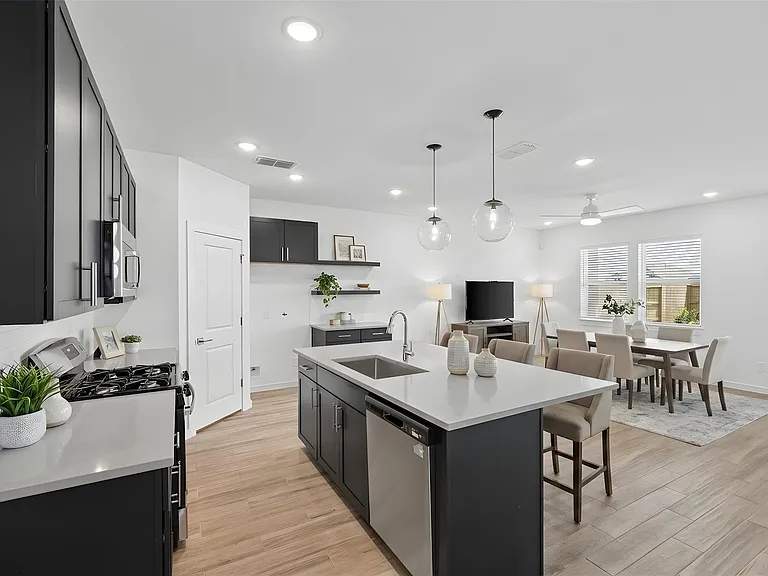 556 Day Station Dr — Photo 9