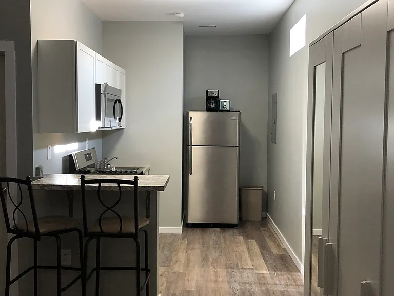 114 E 5th St #B — Photo 10
