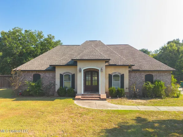 8112 Clamshell Ave, Ocean Springs, MS 39564