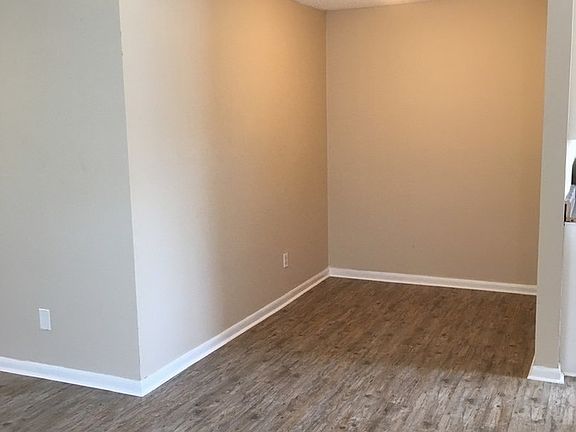 2nd image of 3719 Turnpike Rd APT 101