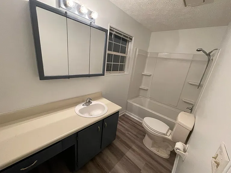 114 Sterling Ct — Photo 10