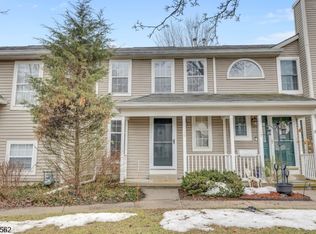 28 Grosbeak Dr, Hackettstown, NJ 07840