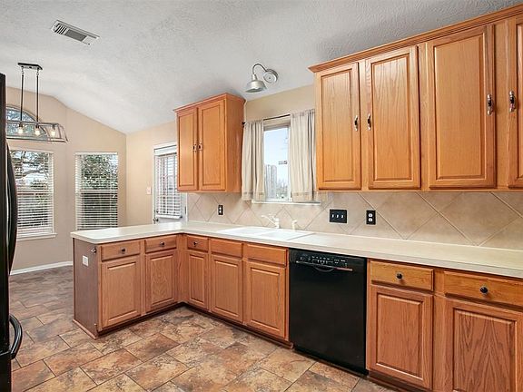 3rd image of 3802 Oakwilde Cir