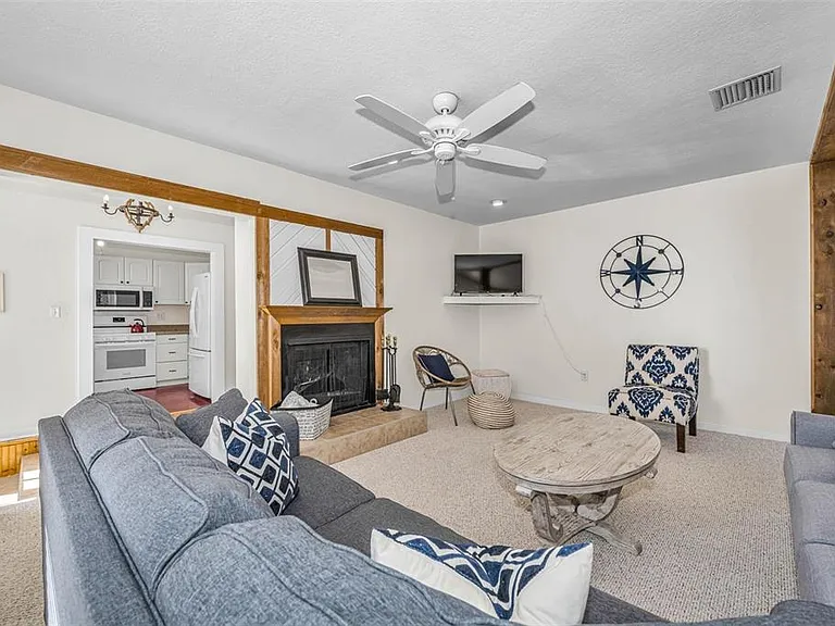 525 Bay St — Photo 7