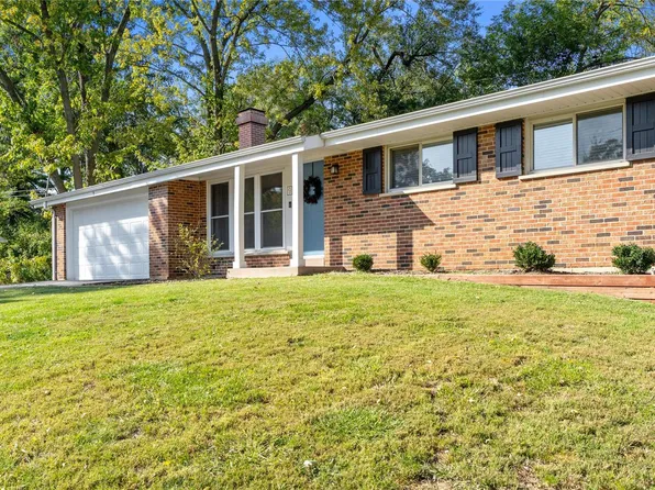 9 Media Ct, Saint Louis, MO 63146