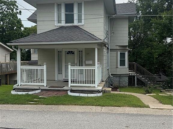 2nd image of 121 S Myrtle St