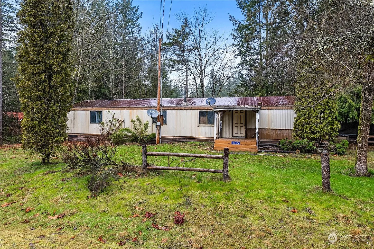 42129 Pine Street photo 1