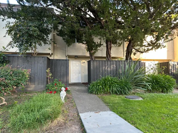 1733 Las Pravadas Court, Santa Rosa, CA 95409