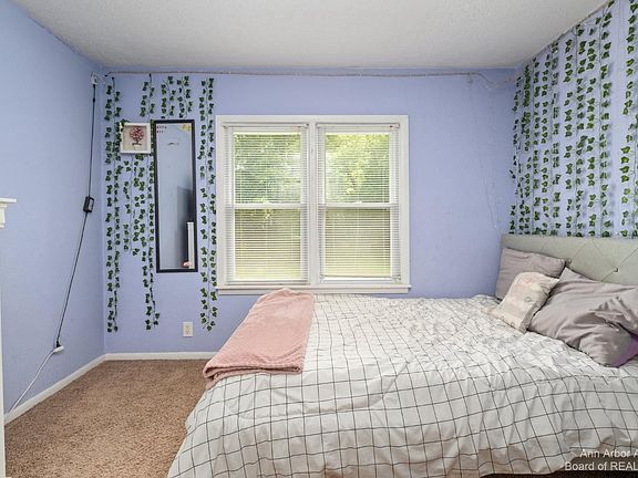 5th image of 1245 Levant St