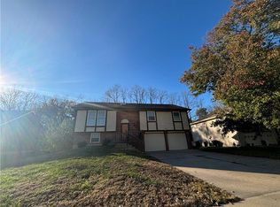 2904 S 14th St, Leavenworth, KS 66048
