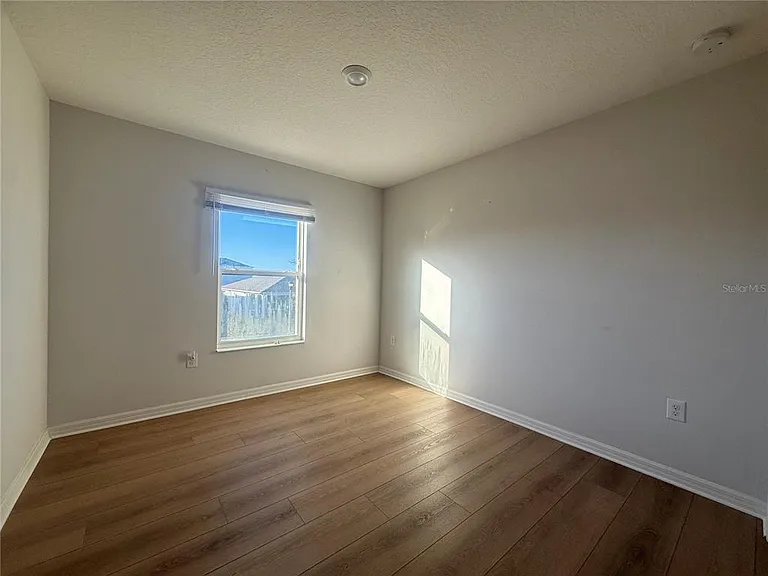 423 Kestrel Dr — Photo 15