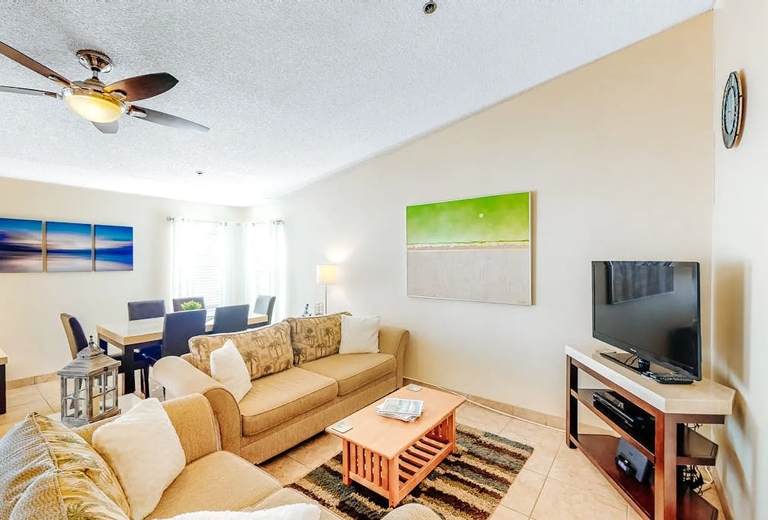 2 bed, 2.0 bath, 1033 sqft, $2,142 — Photo 2