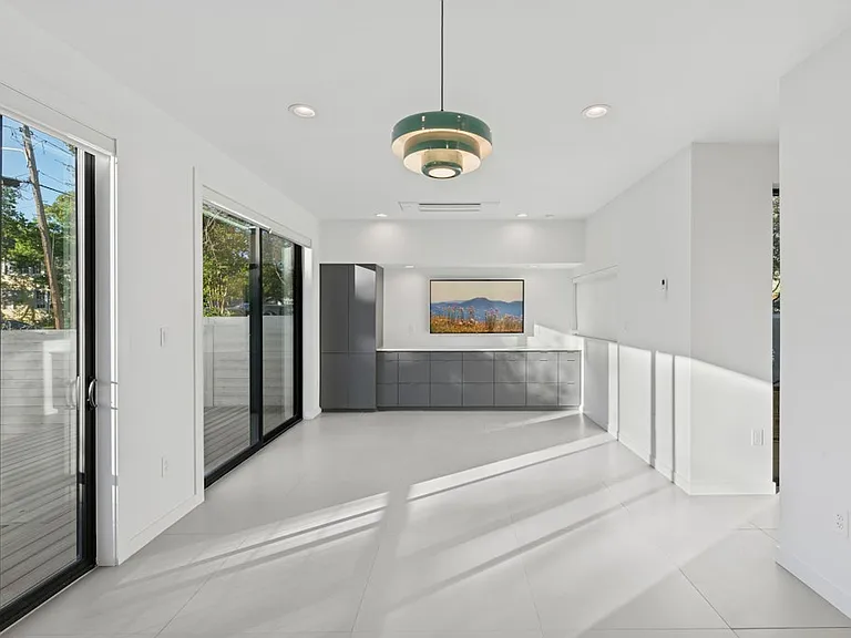 1915 Robbins Pl — Photo 6