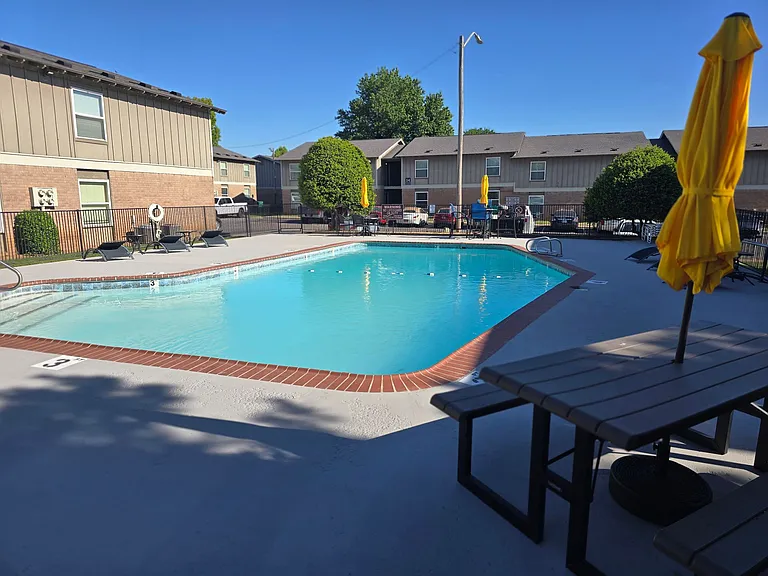 Yukon Heights Apartments — Photo 4