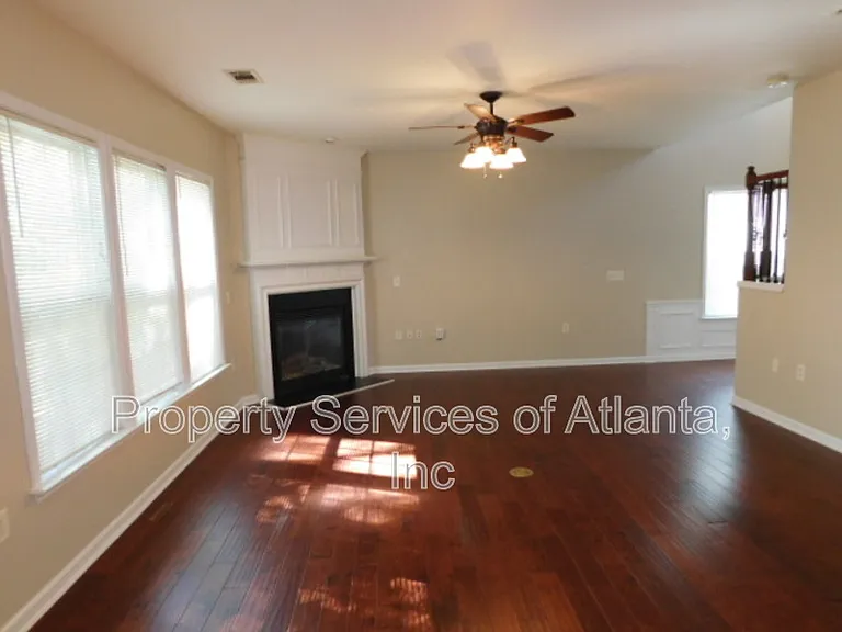 3286 Welmingham Dr SW — Photo 3