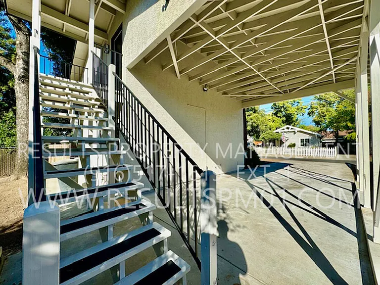 105 Parry St — Photo 11