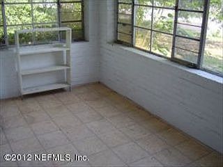 3rd image of 36 E 43rd St