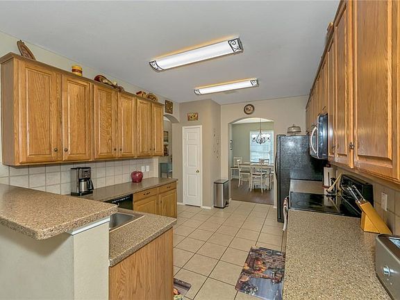 5th image of 6001 Marsh Rail Dr