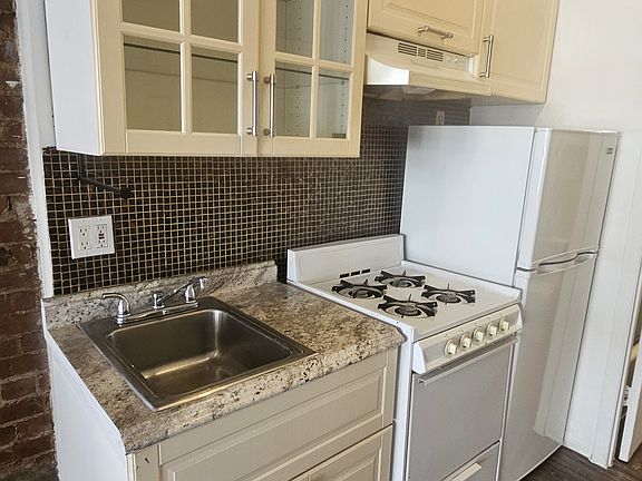 5th image of 313 E 60th St #4D