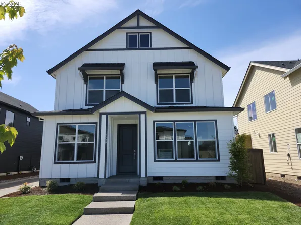2941 Olympic St #28, Woodburn, OR 97071