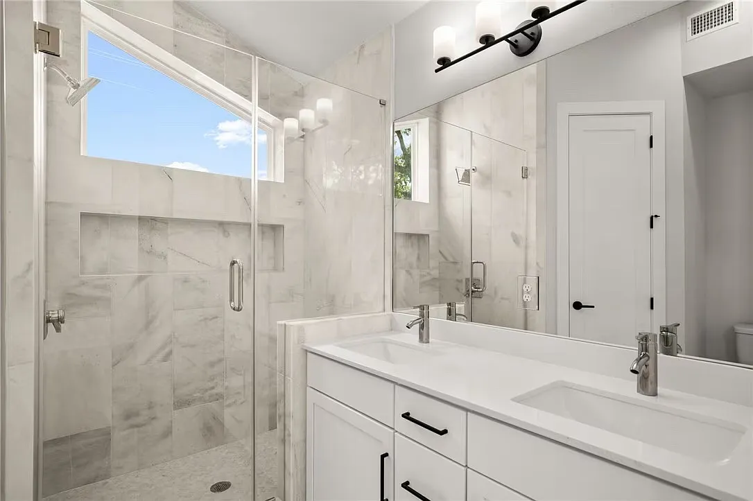 2 bed, 1100 sqft, $5,500 — Photo 4