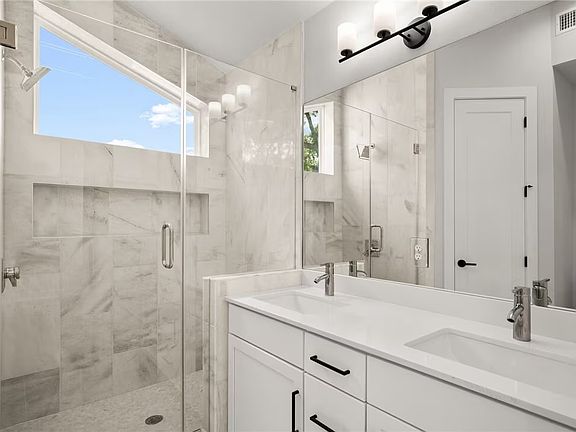 4th image of 1818 Waterston Ave #2