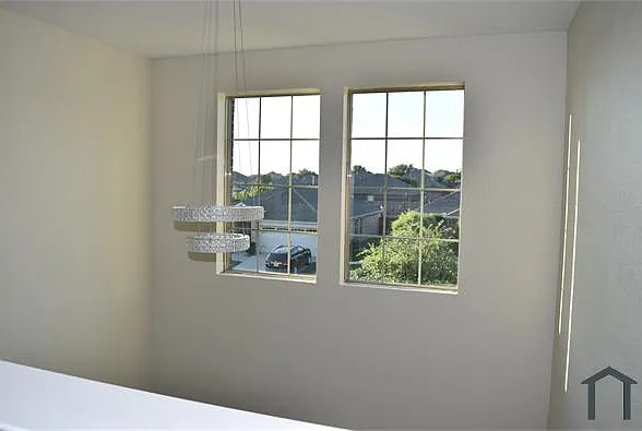 411 Paddock Ln — Photo 31