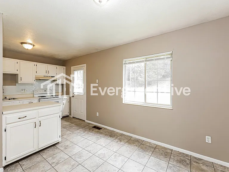 32 Valeside Dr — Photo 5
