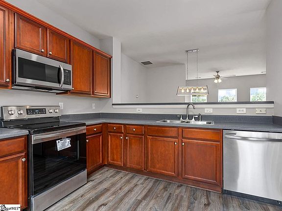 3rd image of 118 Forsythia Dr #1