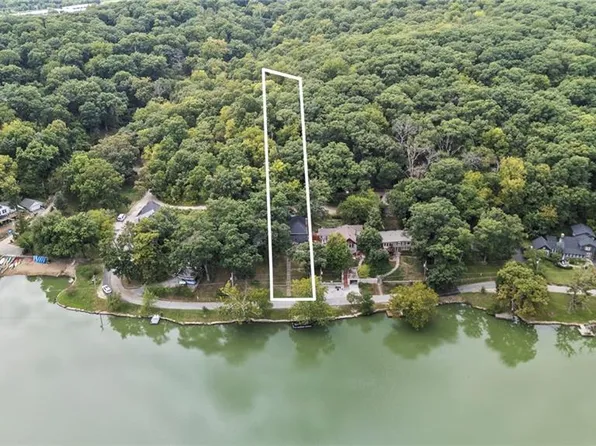 205 Lake Forest Dr, Bonner Springs, KS 66012